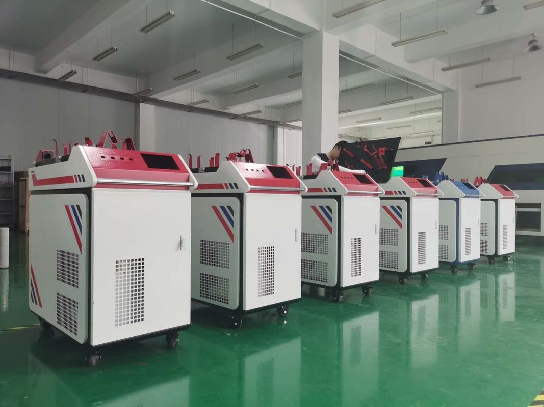 1080nm 1500W फाइबर लेजर वेल्डर वॉटर कूलिंग स्विंग वेल्डिंग हेड