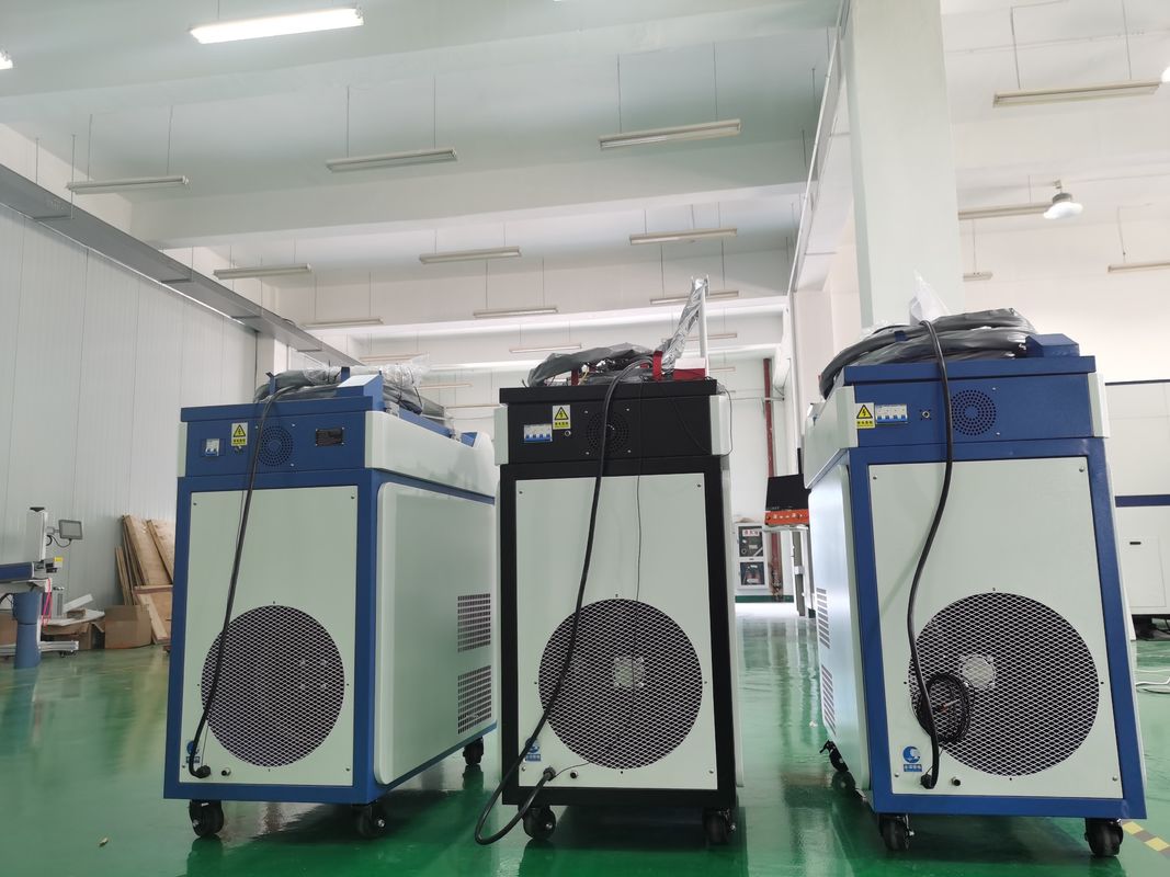IEC60204 220V 8m हैंडहेल्ड लेजर वेल्डर एडजस्टेबल स्पॉट 6 मोड