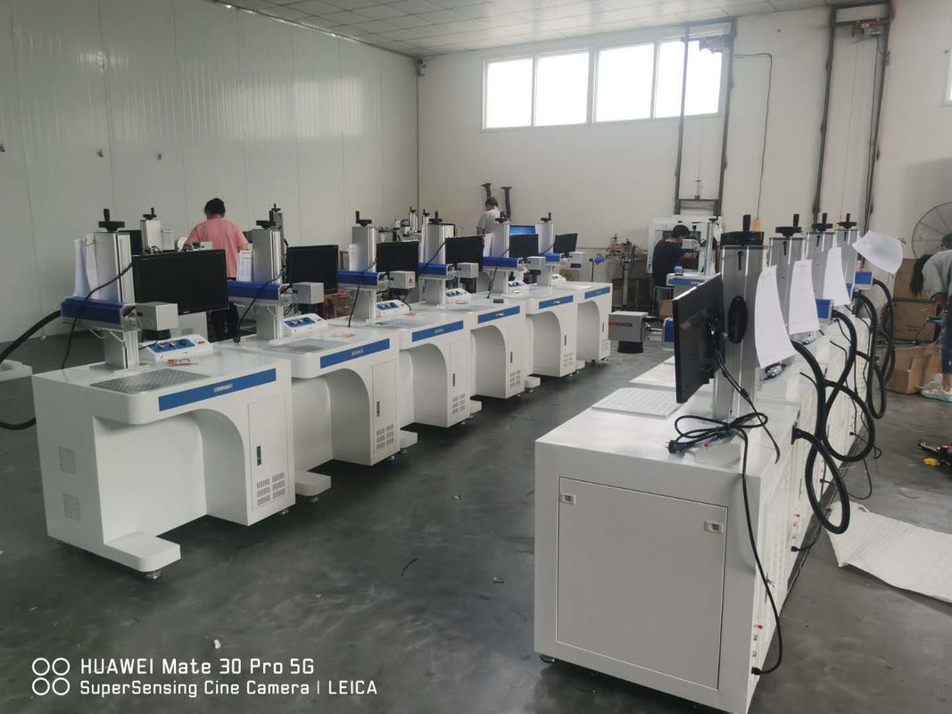 धातु 30W 60khz लेजर मार्किंग मशीन, प्लास्टिक के लिए लेजर मार्किंग मशीन