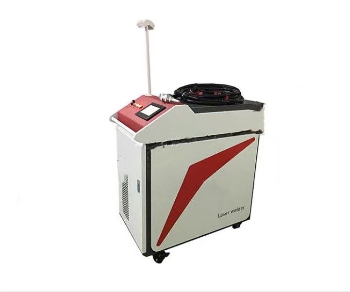 OEM 8 मीटर हैंडहेल्ड लेजर वेल्डर 1000W वाटर कूलिंग डबल पेंडुलम