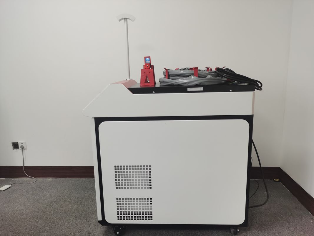 220v 3 मिमी 8 मीटर हैंडहेल्ड लेजर वेल्डर अनियमित वेल्डिंग 1080nm