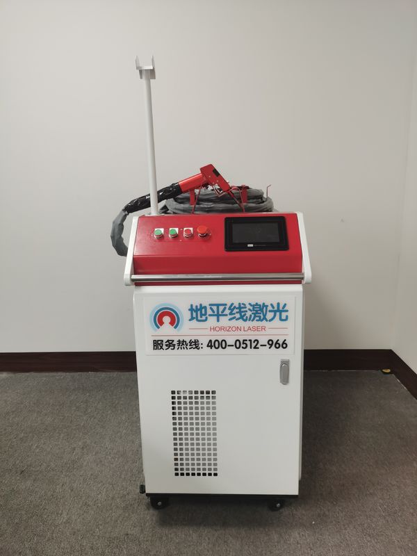 220v 3 मिमी 8 मीटर हैंडहेल्ड लेजर वेल्डर अनियमित वेल्डिंग 1080nm