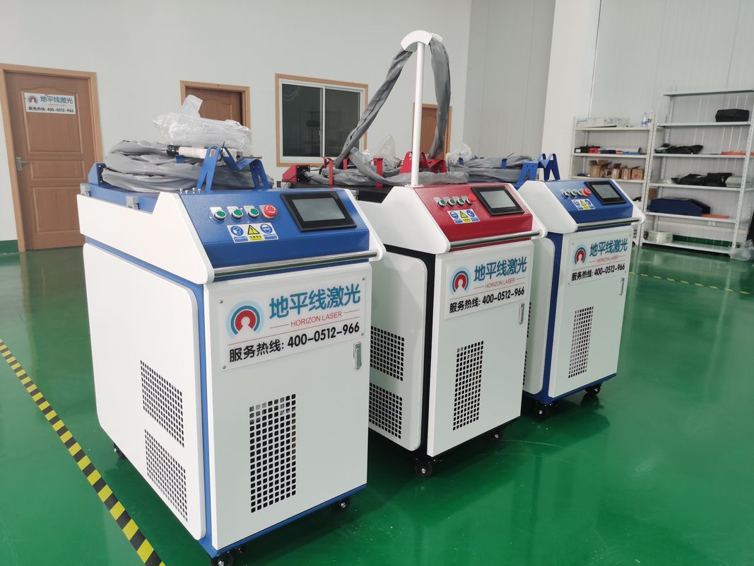 1000W 1080nm हाथ में लेजर वेल्डर फाइबर लेजर वेल्डिंग उपकरण डबल पेंडुलम