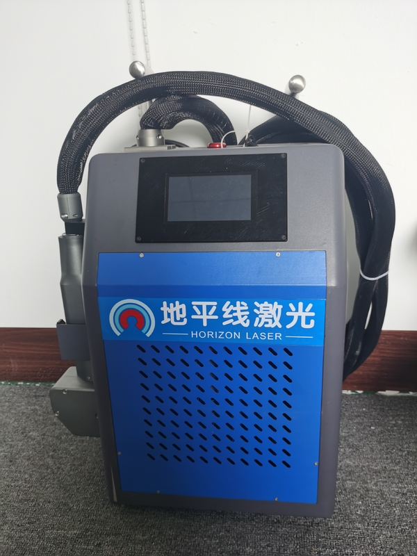 जंग हटाने के लिए 50W बैकपैक फाइबर लेजर सफाई मशीन 1064nm पोर्टेबल;