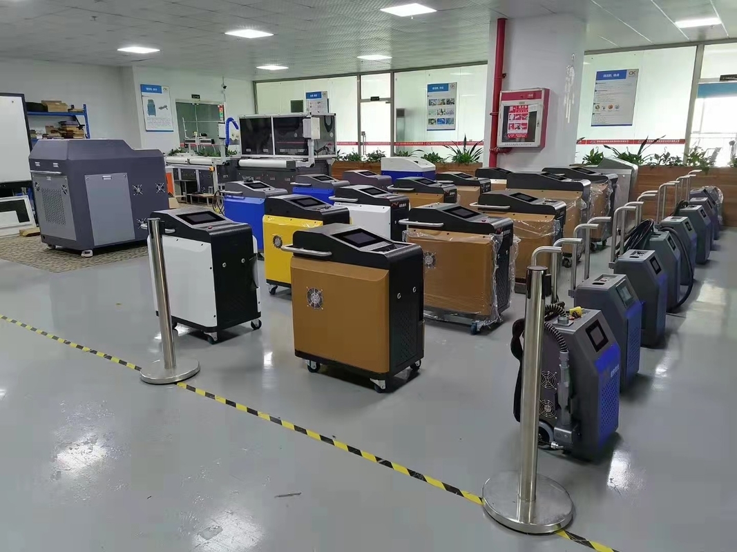 जंग हटाने के लिए 500W MOPA लेजर सफाई मशीनें MAX JPT लेजर स्रोत